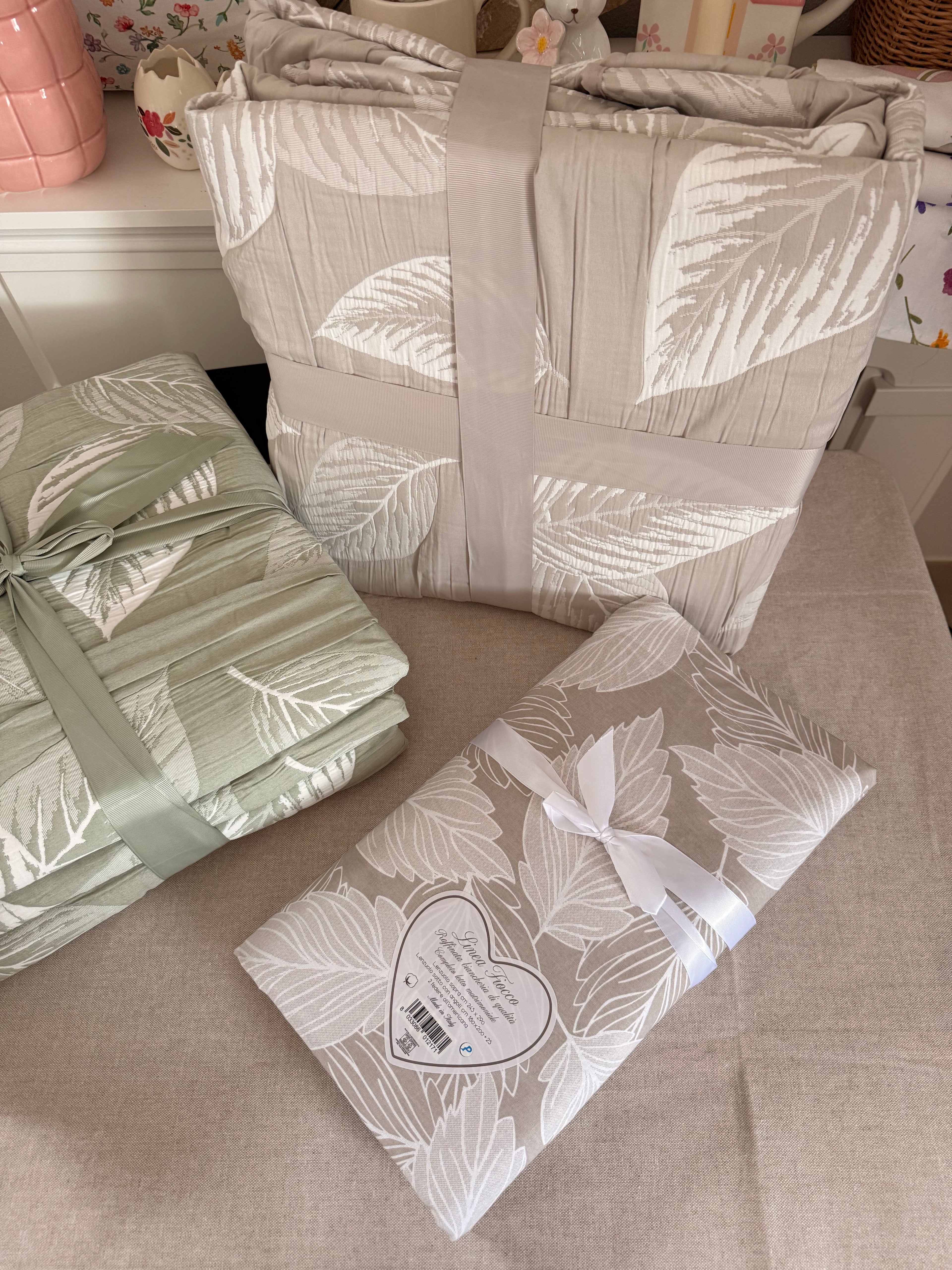 Copriletto matrimoniale trapuntato jacquard NATURA - disponibile in 2 colori