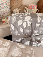 Copriletto matrimoniale trapuntato jacquard ROSE - disponibile in 2 colori
