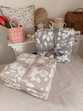 Copriletto matrimoniale trapuntato jacquard ROSE - disponibile in 2 colori