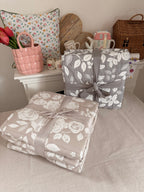 Copriletto matrimoniale trapuntato jacquard ROSE - disponibile in 2 colori