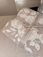Copriletto matrimoniale trapuntato jacquard ROSE - disponibile in 2 colori