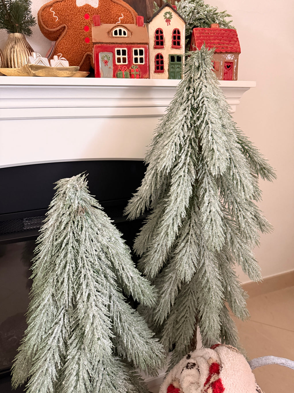 Alberi in pvc innevati con base in legno