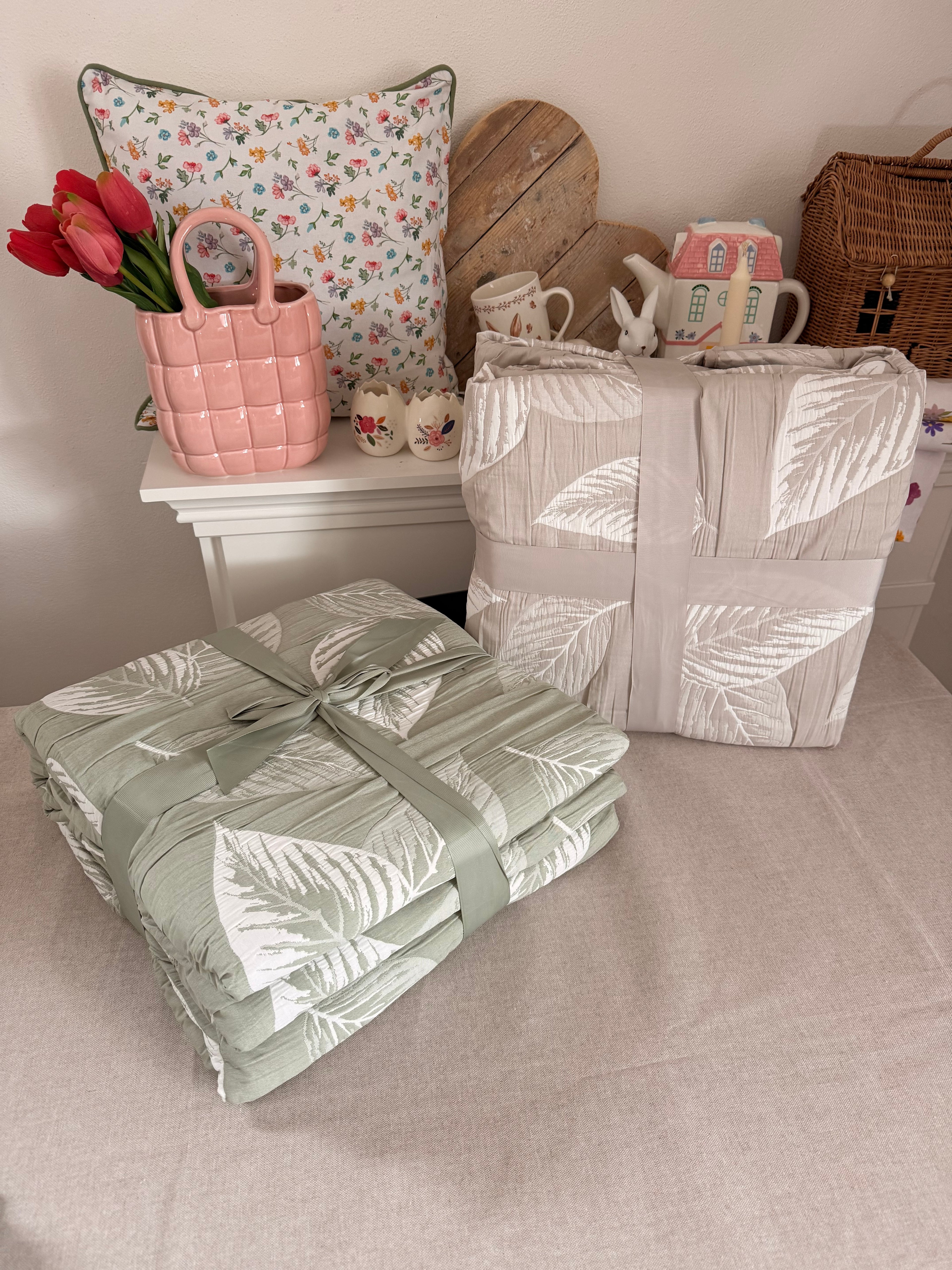 Copriletto matrimoniale trapuntato jacquard NATURA - disponibile in 2 colori