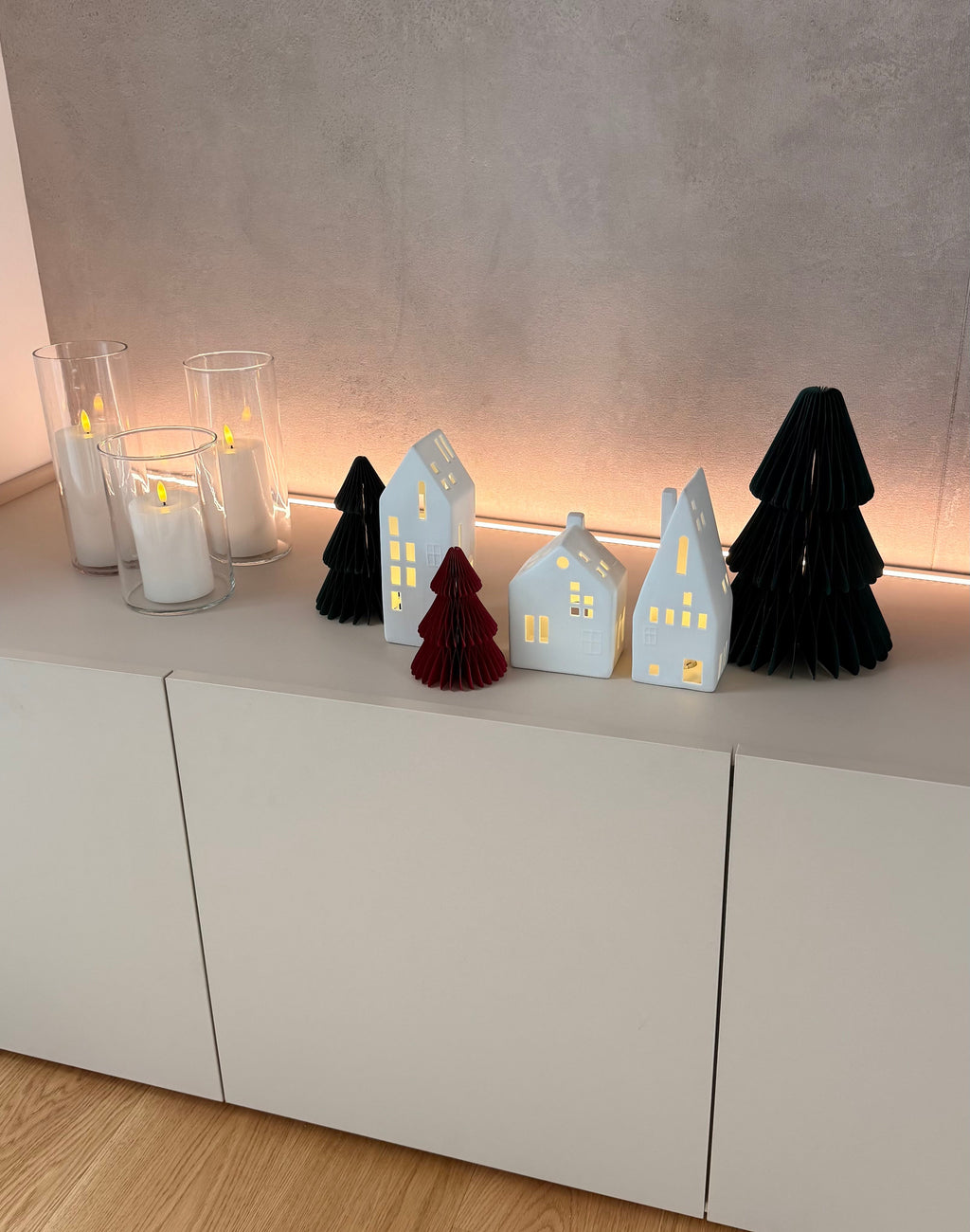 Casetta porcellana Hygge Home con luce a Led - h 14 cm