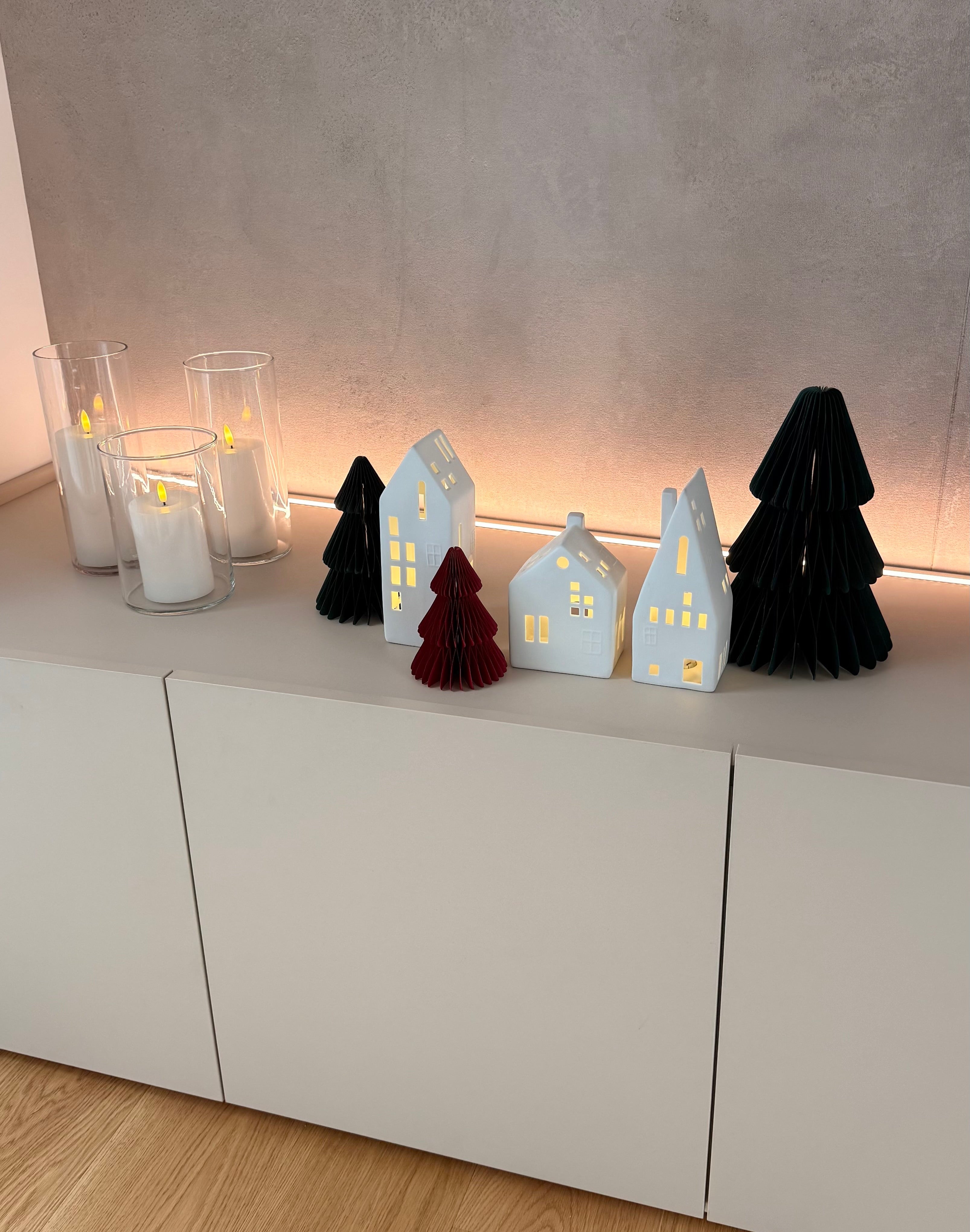 Casetta porcellana Hygge Home con luce a Led - h 14 cm