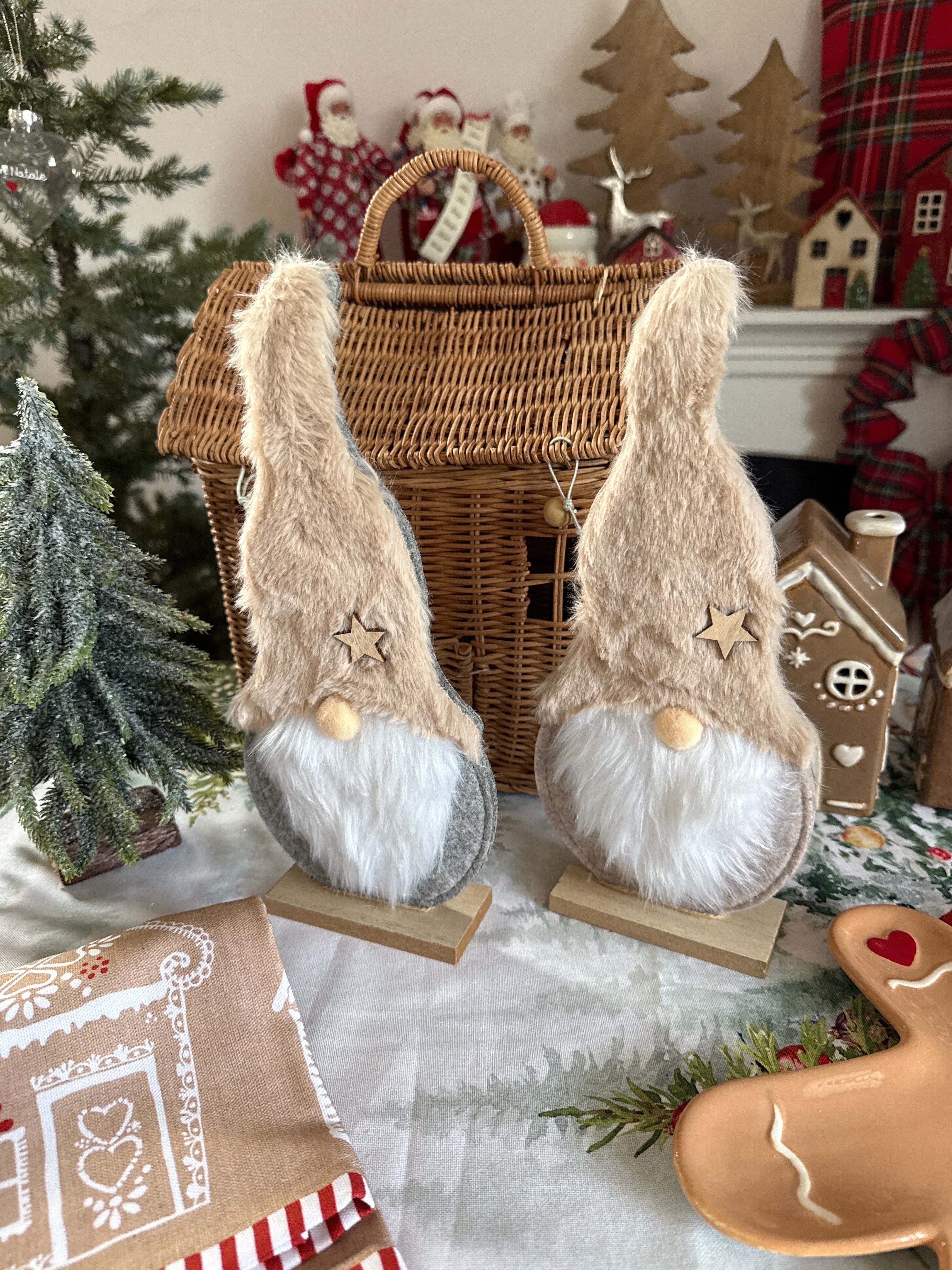 ULTIMI!  Gnomo MIKA in panno e legno h 29cm