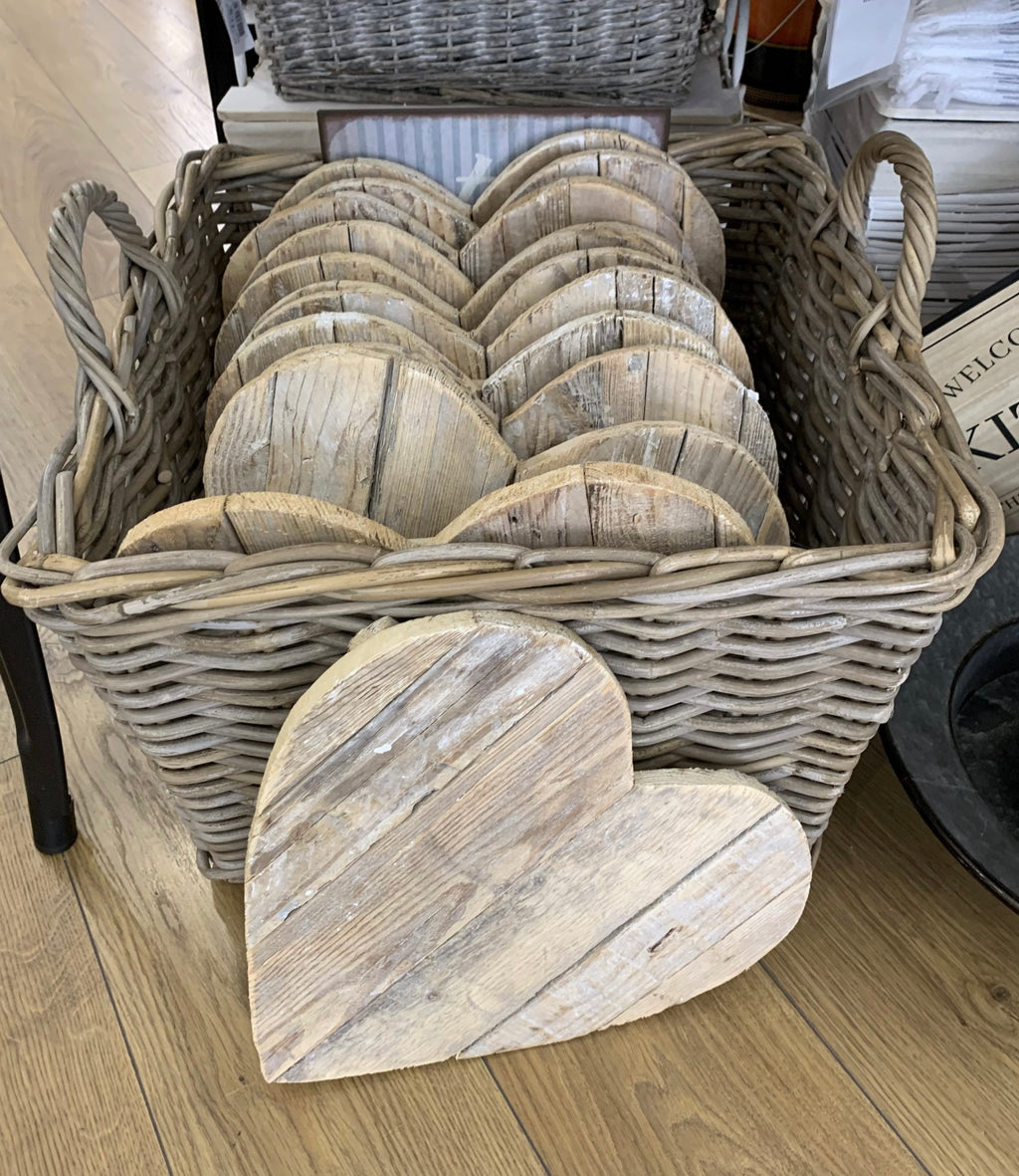 Sottopiatto / Vassoio in legno a forma di CUORE