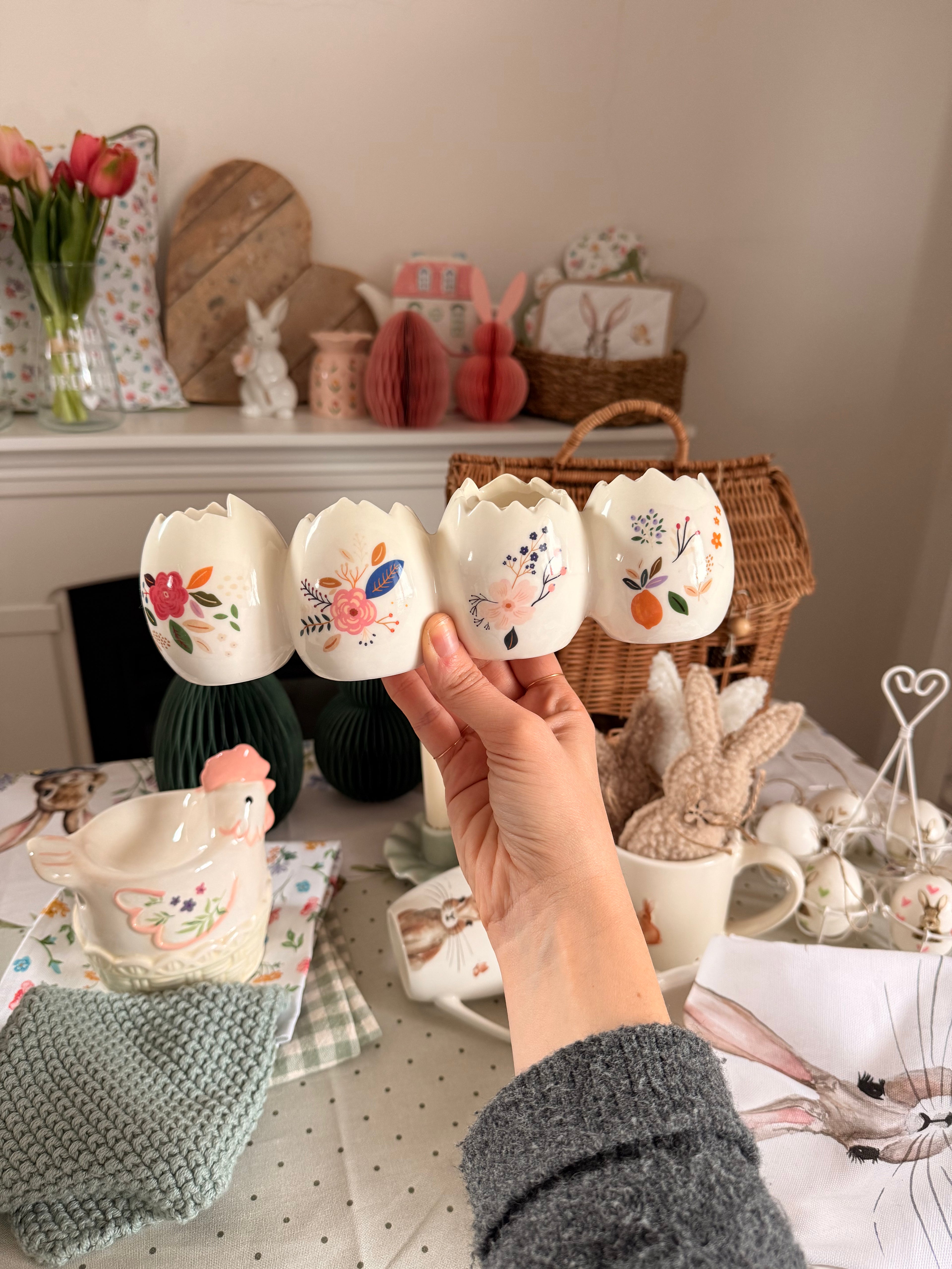 Centrotavola 4 uova in porcellana con fiori