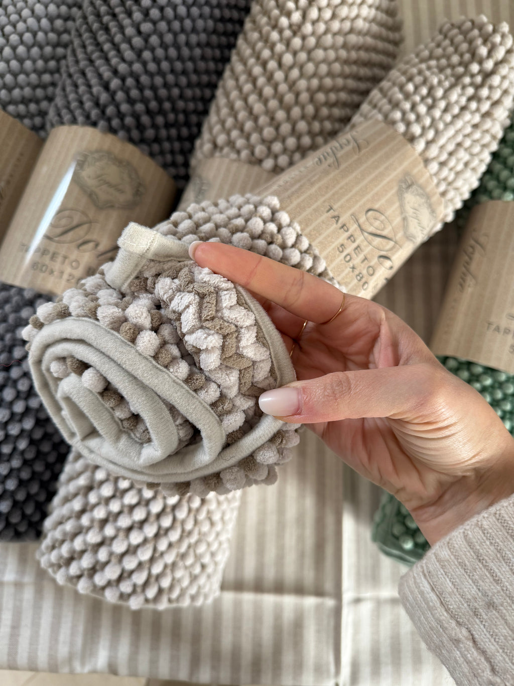 Nuovo tappeto bagno DOTS - 4 colori