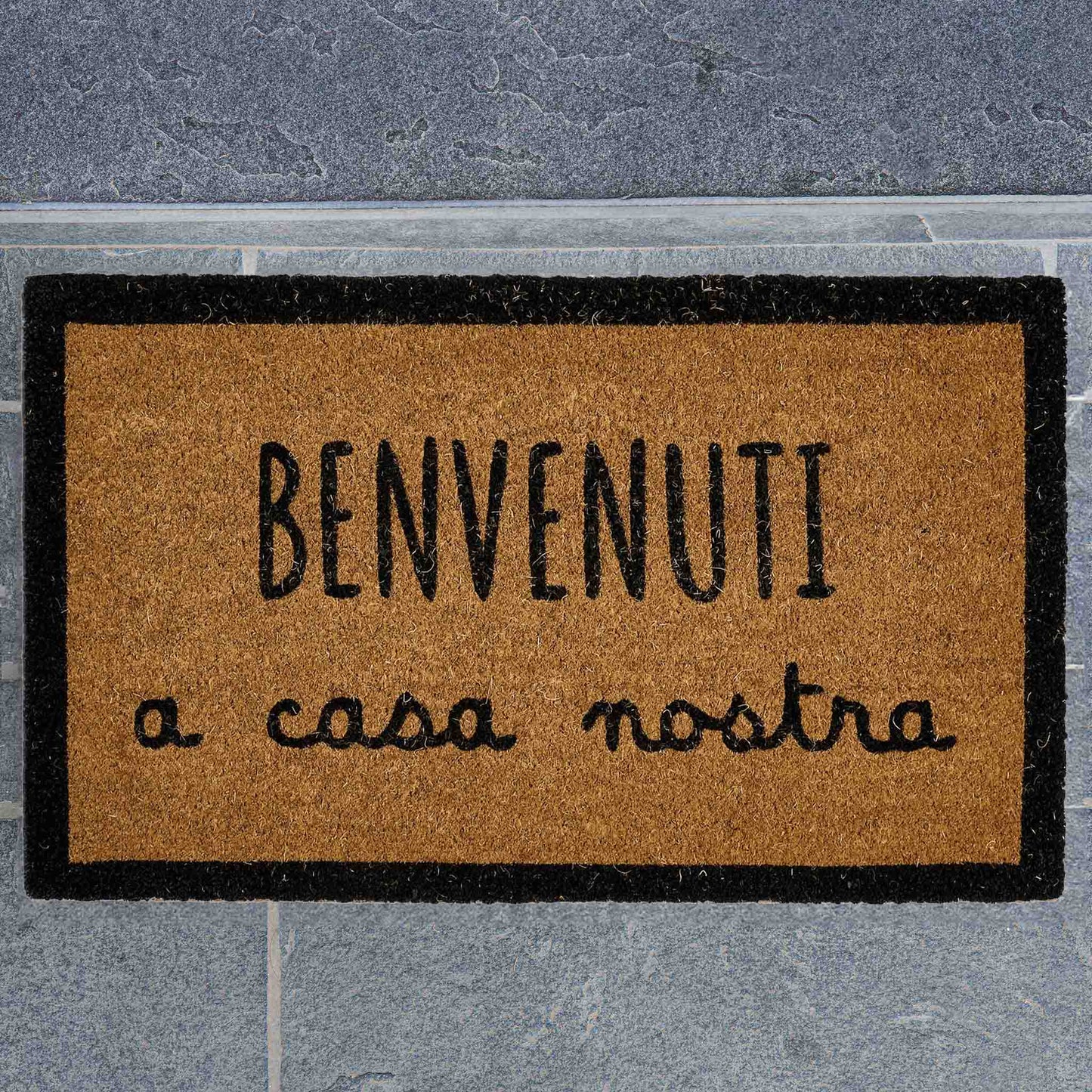 Maxi zerbino BENVENUTI A CASA NOSTRA in fibra di cocco 75x45cm