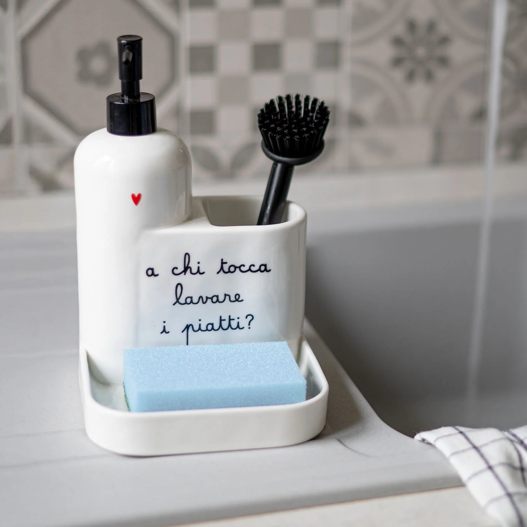 Dosasapone PLUS A chi tocca lavare i piatti?