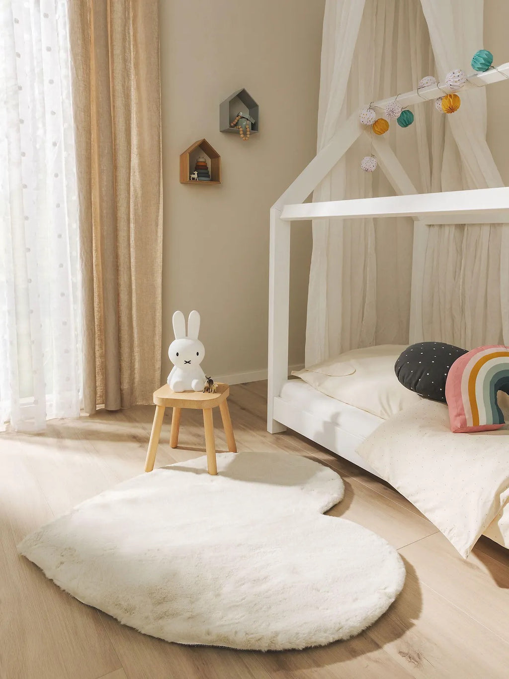 Maxi tappeto ORSETTO a forma di CUORE - ecopelliccia bianco