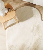 Maxi tappeto ORSETTO a forma di CUORE - ecopelliccia bianco